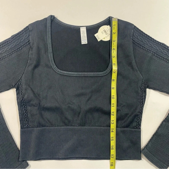 OFFLINE Seamless Cable Square Neck T Shirt Black - Picture 7 of 8